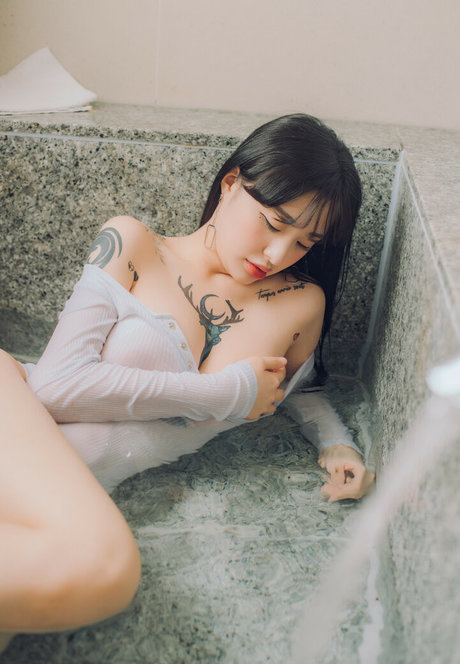 Seolhwa exclusive model pic