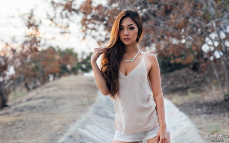 Sara Choi hd actress gallery