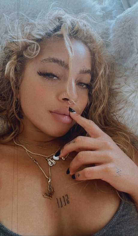 Kiana Lede model pornographic photo