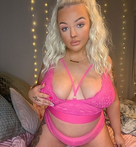 Irishblondiee erotic pornstar photo