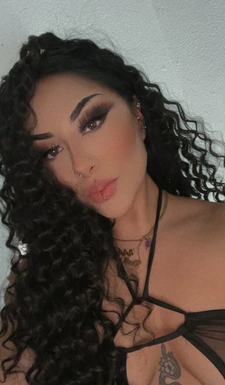 scarlettviv porn star photo