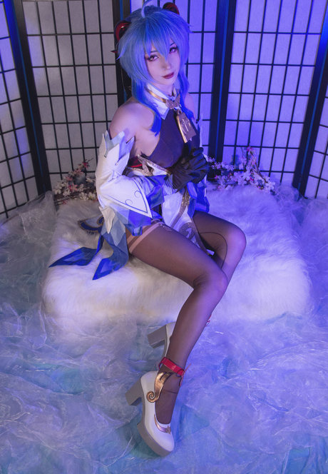 ShiroKitsune beautiful model picture