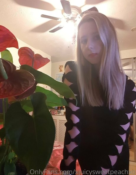 xjuicysweetpeachxo art model pictures