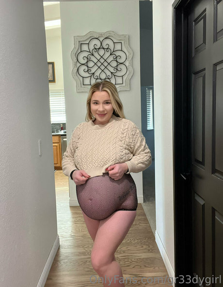 gr33dygirl naked model gallery