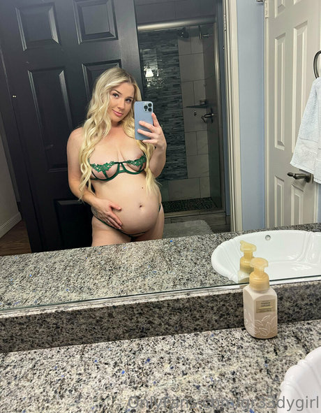 gr33dygirl nudes model picture