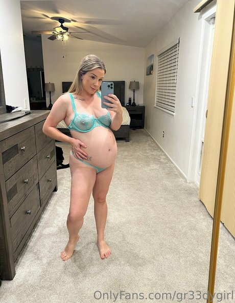 gr33dygirl pornstar naked picture