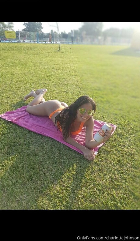 charlottejohnsonn pornstar top picture