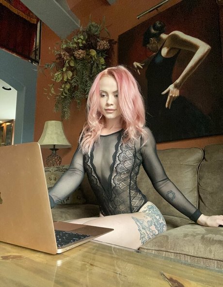 lucylavagirlfree free model img