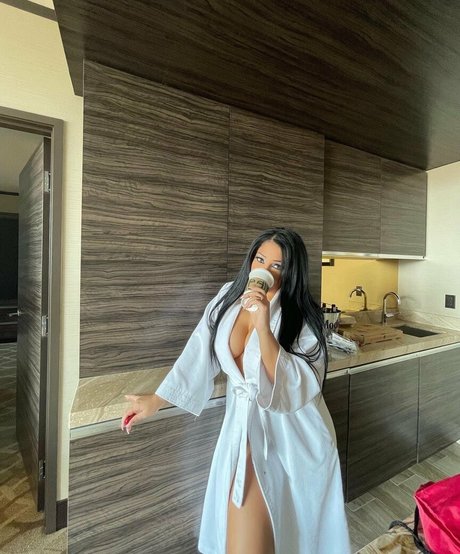 Mandy Leon model exclusive pic