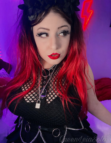 queenleiafree adult model image