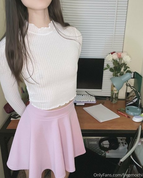 mochigonemild naked star img