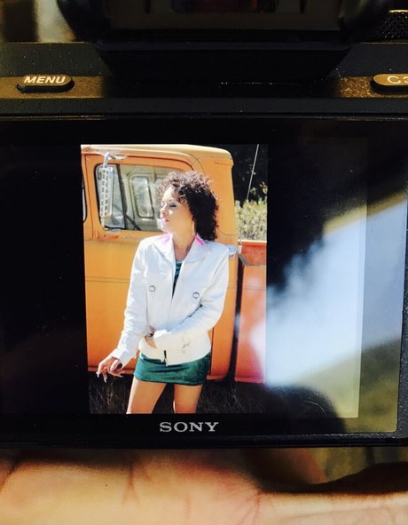 hollyhendrix_ star free galleries