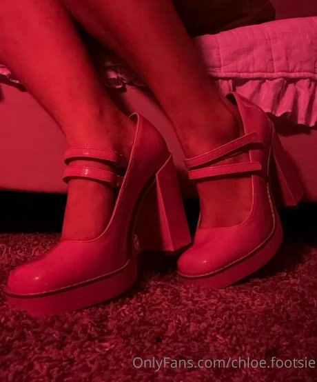 kayla footsie model photo