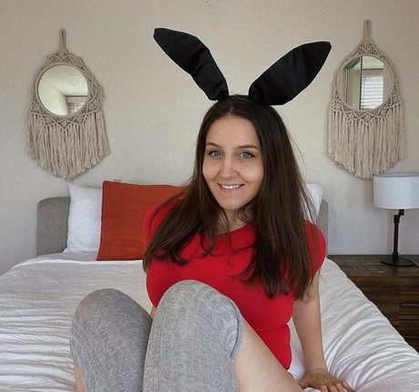 ellesfreepage sex star photo