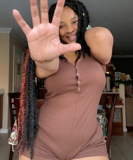 KandiiiKain model art photo