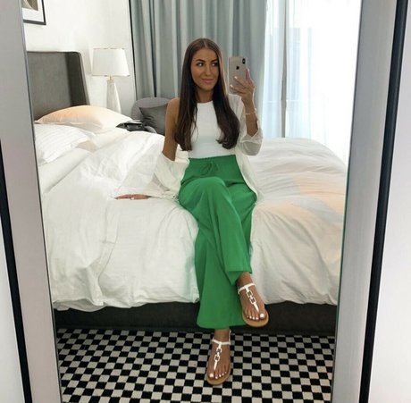 Thosetoes model nude photo