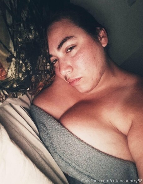 cutencountry88 star nude photo