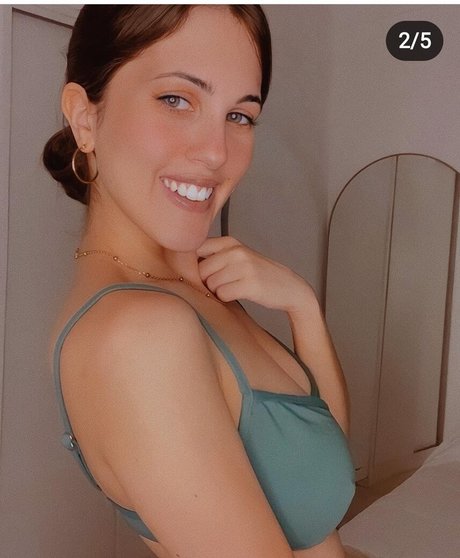 Melusouto model sexy pics