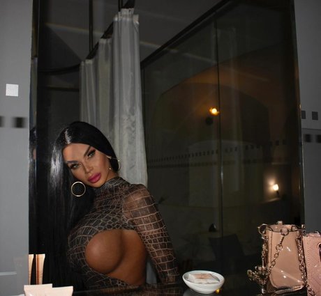 Adriane Linn naked star image