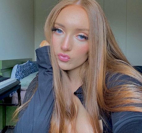 Dannielle Ashurst model pornographic pictures