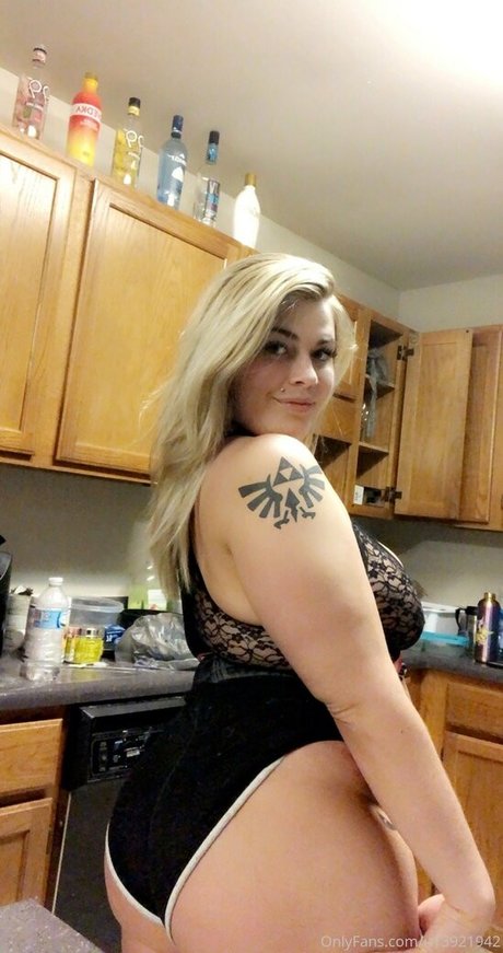 Comewatchkitty model hd pic