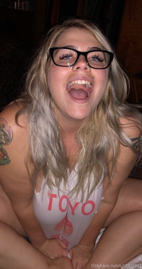 Comewatchkitty model sexy photo