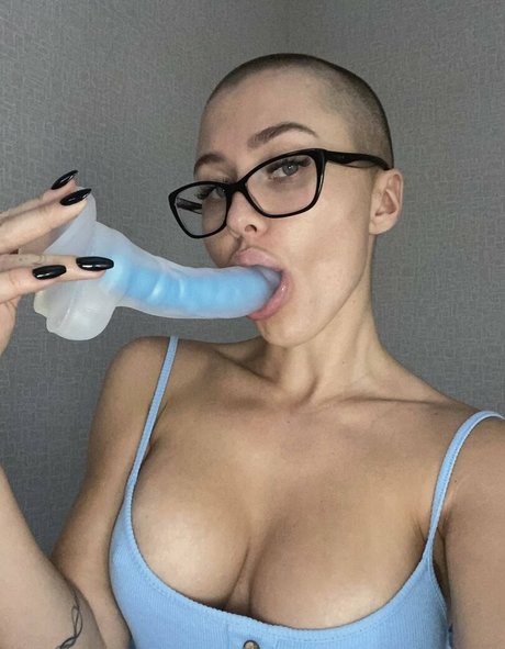 Laboredmantra928 naked model img