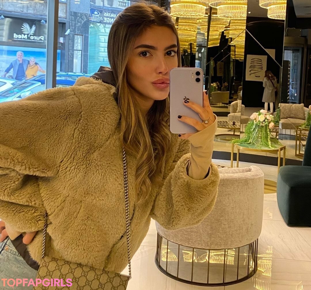 Meshi Malka star exclusive gallery