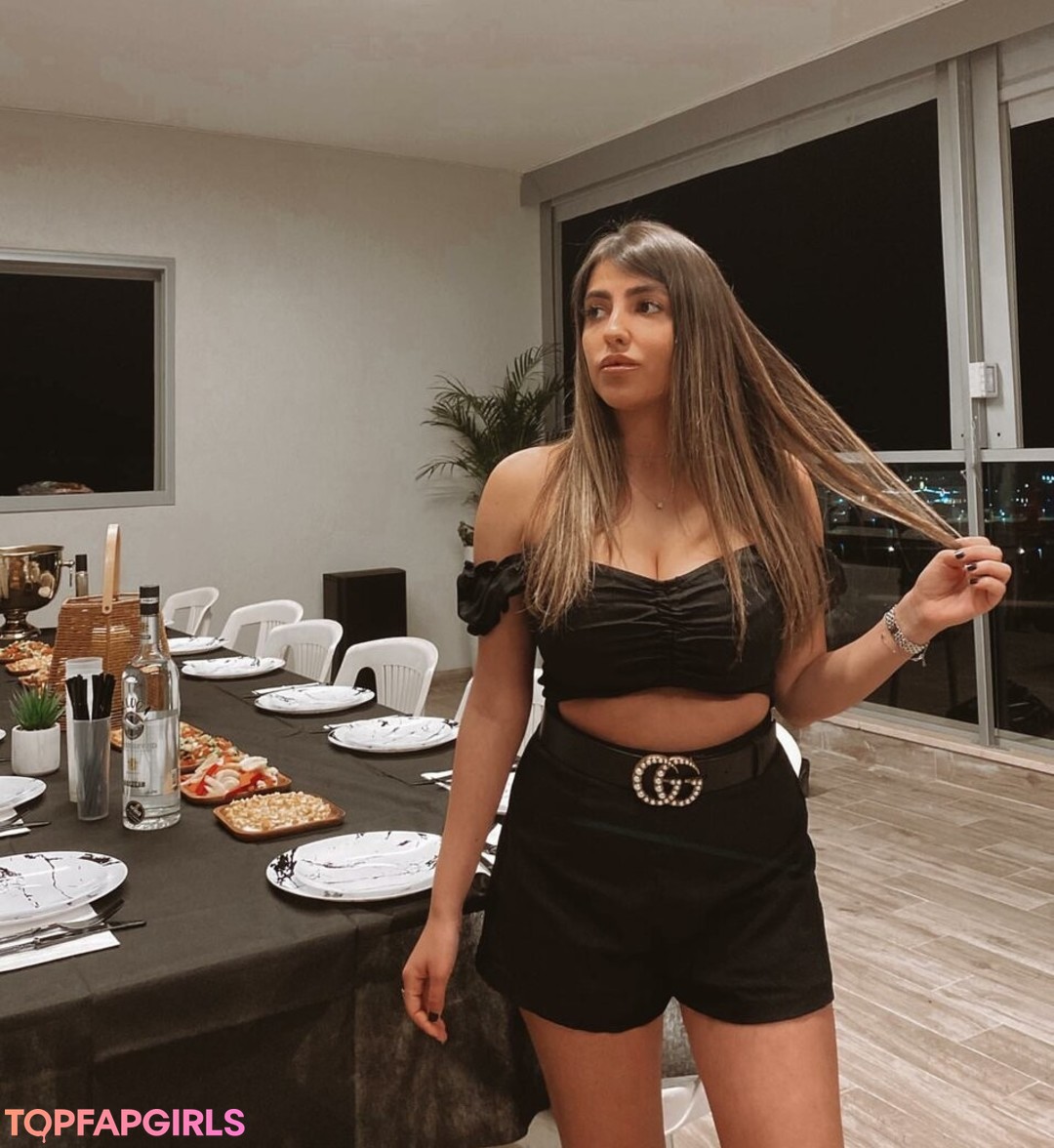 Meshi Malka high quality model picture