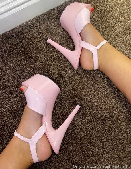 naughtybitchhh8 hd model photos