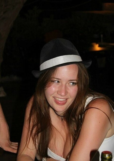 Maton Twins nude star pic