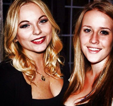 Maton Twins beautiful star photos