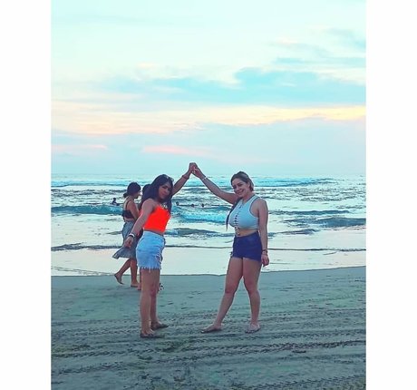 curvy lesbian onlyfans nude gallery