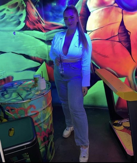 Hollie H art actress galleries