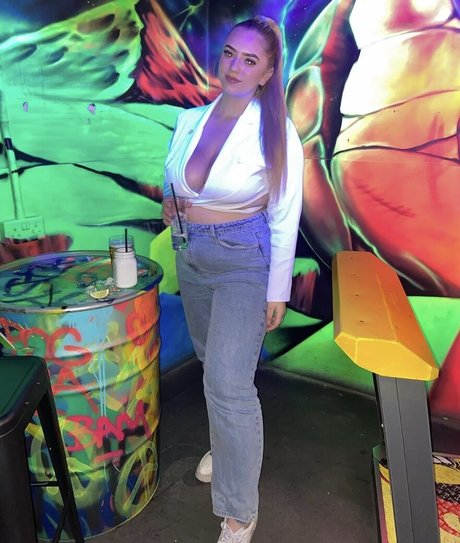 Hollie H pornstar exclusive images