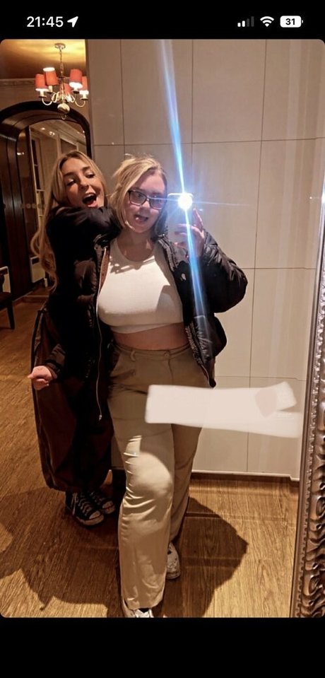 Hollie H sexy actress galleries