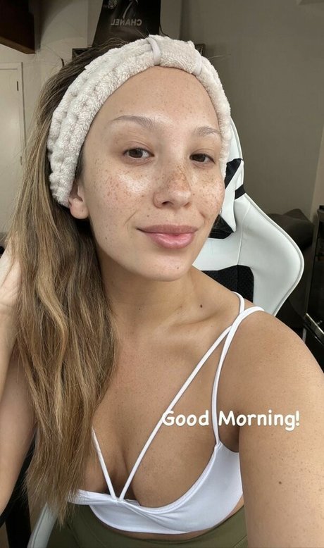 Cheryl Burke beautiful actress pic