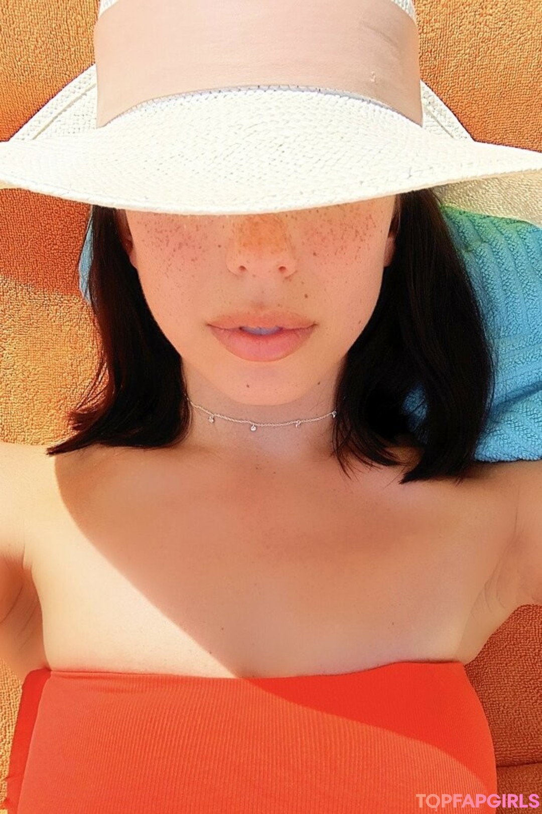 Cheryl Burke beautiful star img