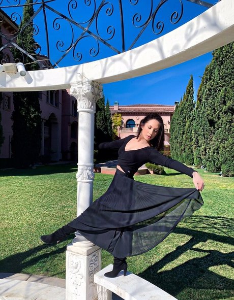 Cheryl Burke star naked img