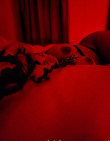 issa reed model pornographic archive