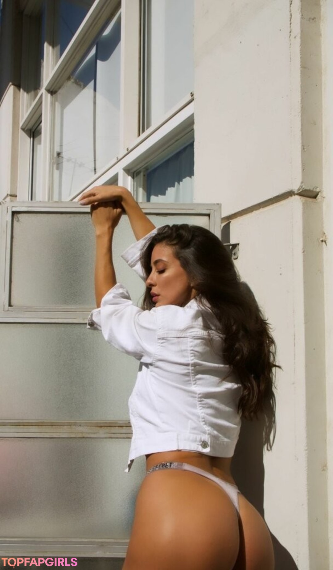 Maribel Fdez model top image