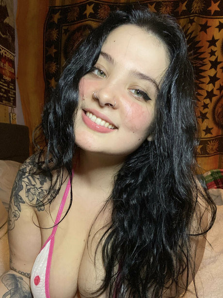 curvy lesbian onlyfans hot image