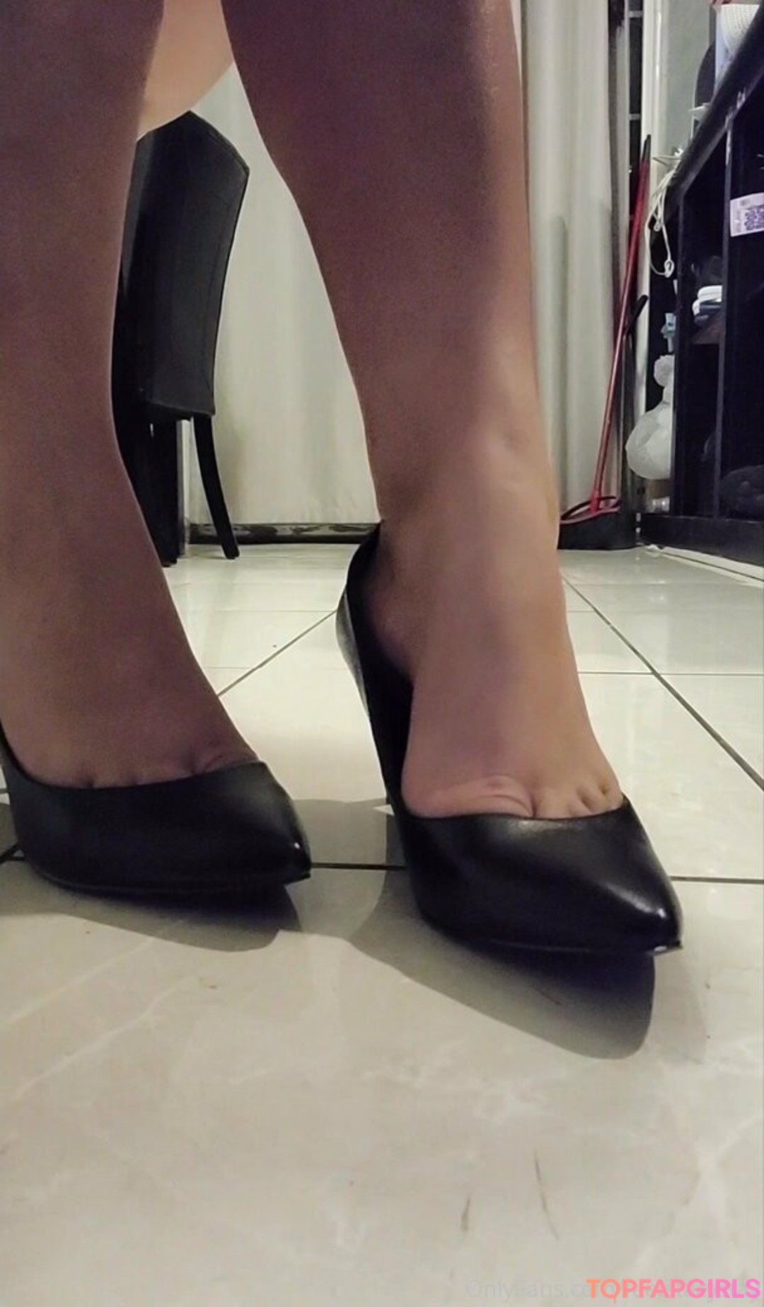 feetstacystay model perfect img