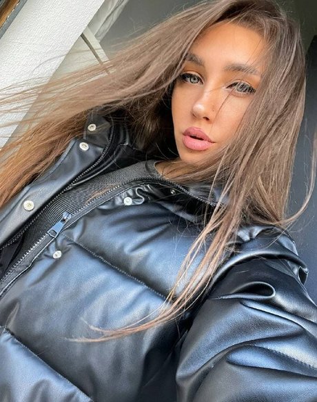 Anita Flexi exclusive star images