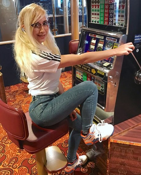 Sinneddonut pretty actress picture