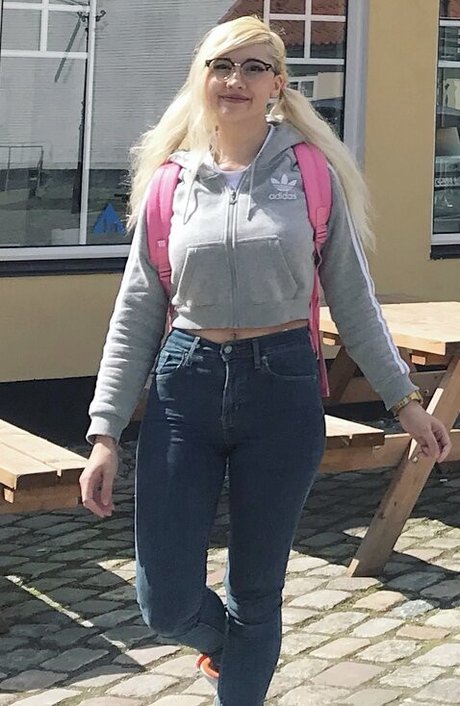 Sinneddonut pretty actress photo