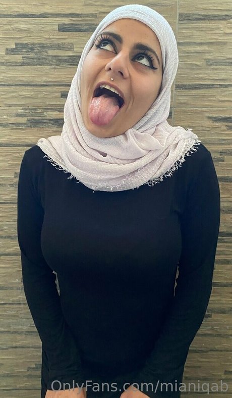 Mia Niqab pornstar sexy pics