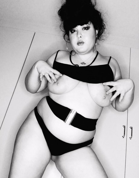 adinaanger high quality model img