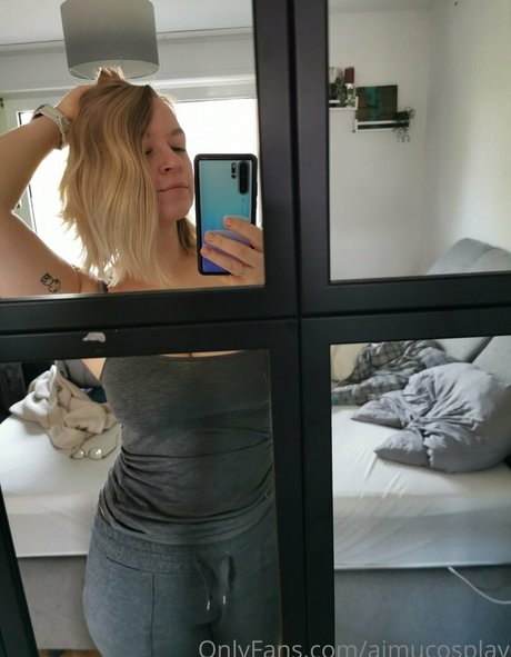 AimuCosplay naked actress image