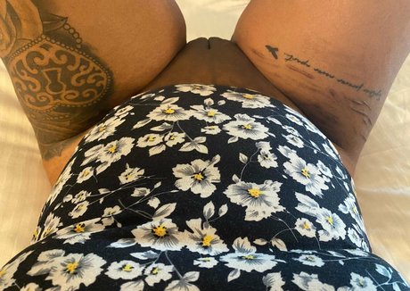 allysquirtss xxx model pictures